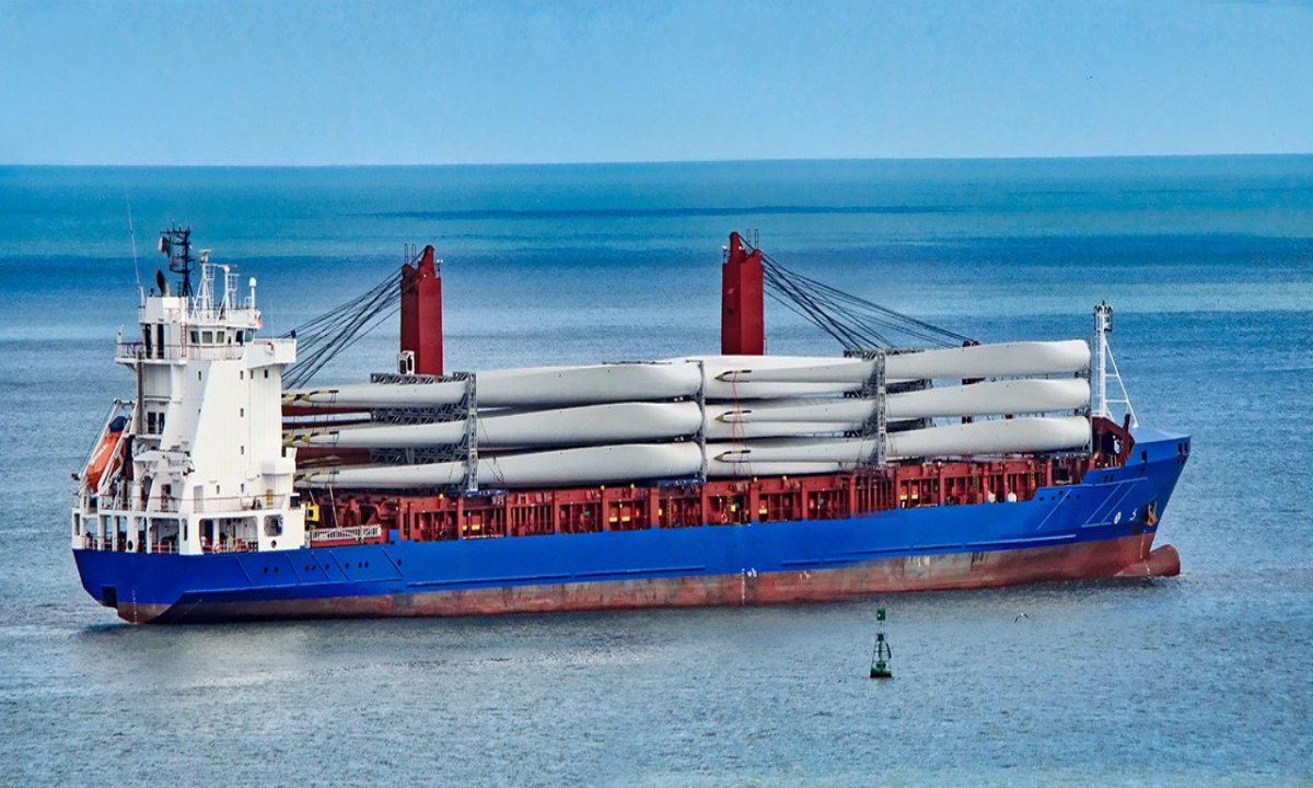 Break bulk cargo shipping for machinery vehicles and oversized goods